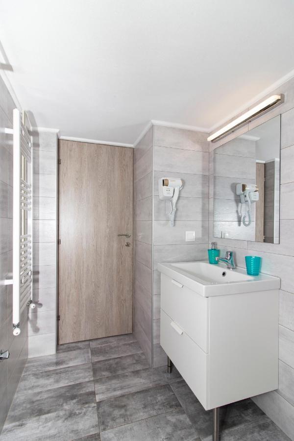 Large, Sunny, Modern Apartment Fully Renovated, Next To Agia Sofia Salonicco Esterno foto