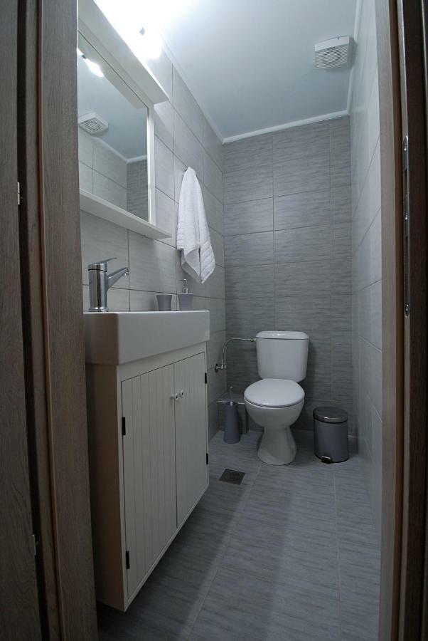Large, Sunny, Modern Apartment Fully Renovated, Next To Agia Sofia Salonicco Esterno foto
